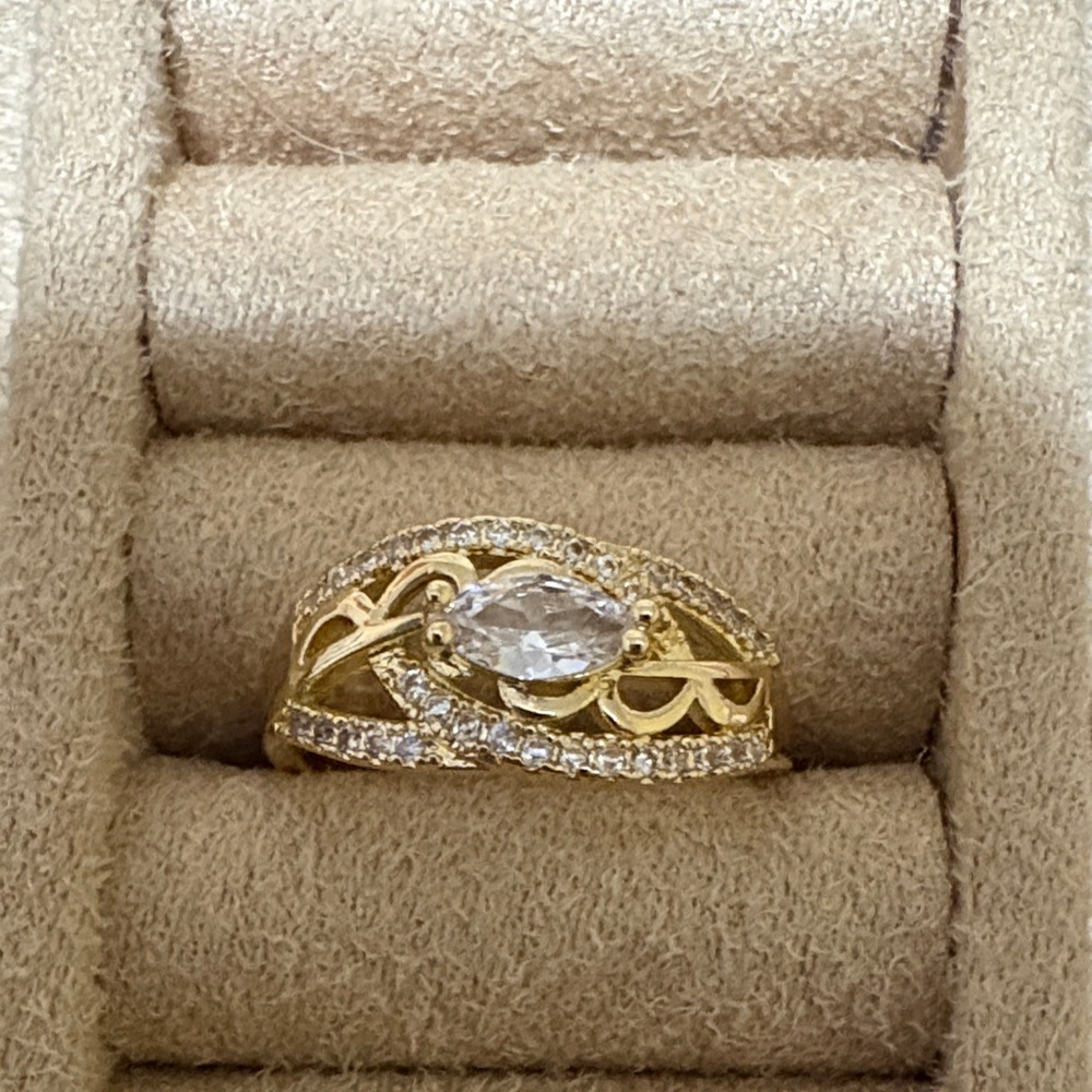 Elegant Women's Ring